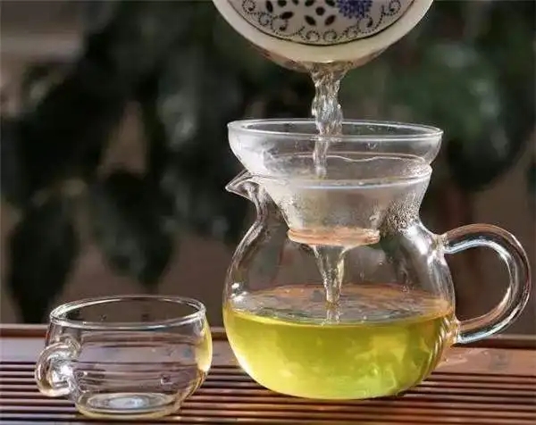 怎么快速清除茶垢？